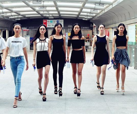 There is only one PDC fashion show between models and supermodels