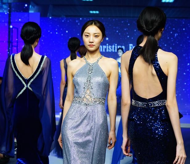 Snow Twilight Song · Colorful Childhood